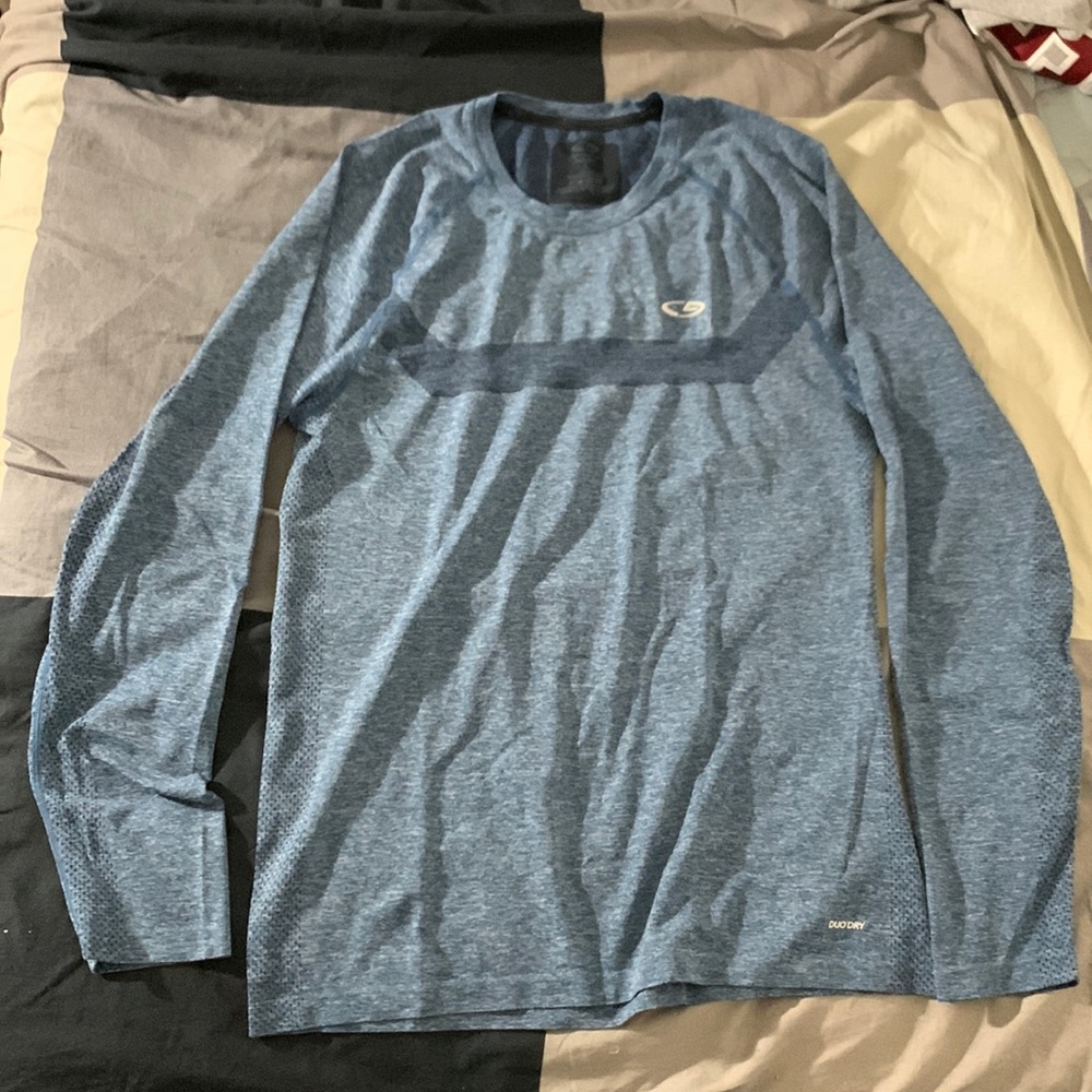 Champion Duodry long sleeve. Size M. Breathable material. Great condition.